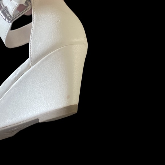 Dexflex Comfort Wedge Strappy Sandals size 6 White - Picture 8 of 8